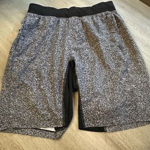 Lululemon MENS linerless shorts 9”